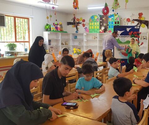 ساخت موشک های کاغذی توسط کودکان و نوجوانان مراکز استان و پرتاب نمادین آن به سوی اسرائیل