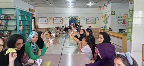 ساخت موشک های کاغذی توسط کودکان و نوجوانان مراکز استان و پرتاب نمادین آن به سوی اسرائیل
