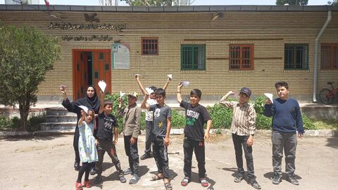 ساخت موشک های کاغذی توسط کودکان و نوجوانان مراکز استان و پرتاب نمادین آن به سوی اسرائیل