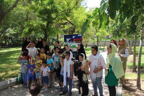 ساخت موشک های کاغذی توسط کودکان و نوجوانان مراکز استان و پرتاب نمادین آن به سوی اسرائیل
