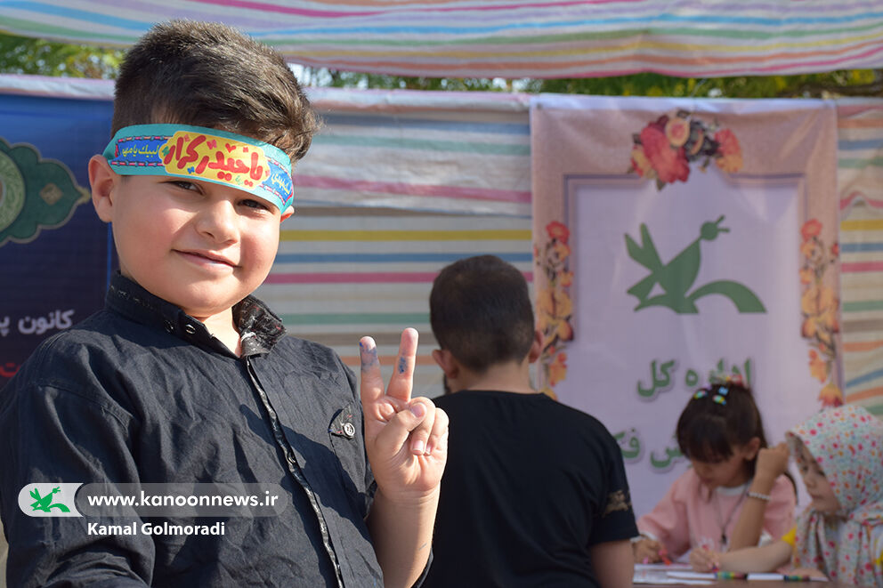 جشن کیلومتری غدیر و استکبارستیزی در غرفه های فرهنگی هنری کانون لرستان