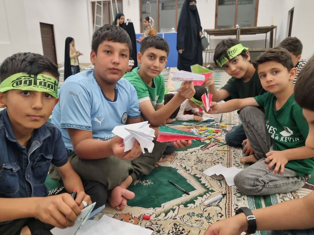 اجرای برنامههای مرکز سرپلذهاب در اجتماع مردمی حرم احمدبن اسحاق