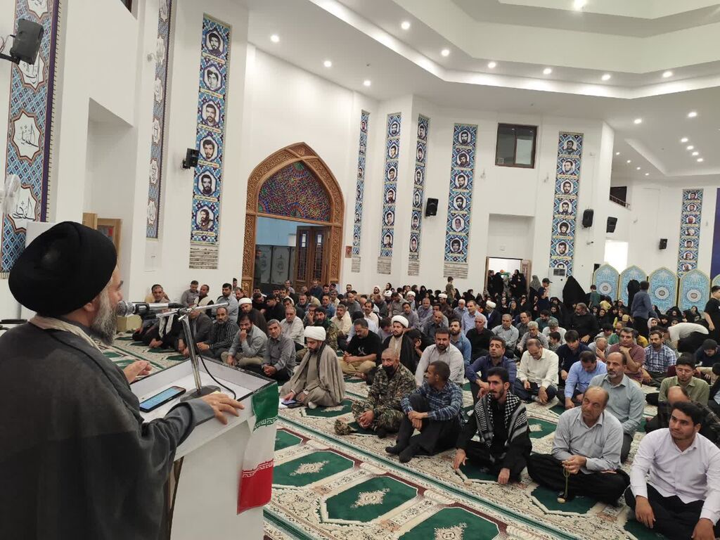 اجرای برنامههای مرکز سرپلذهاب در اجتماع مردمی حرم احمدبن اسحاق