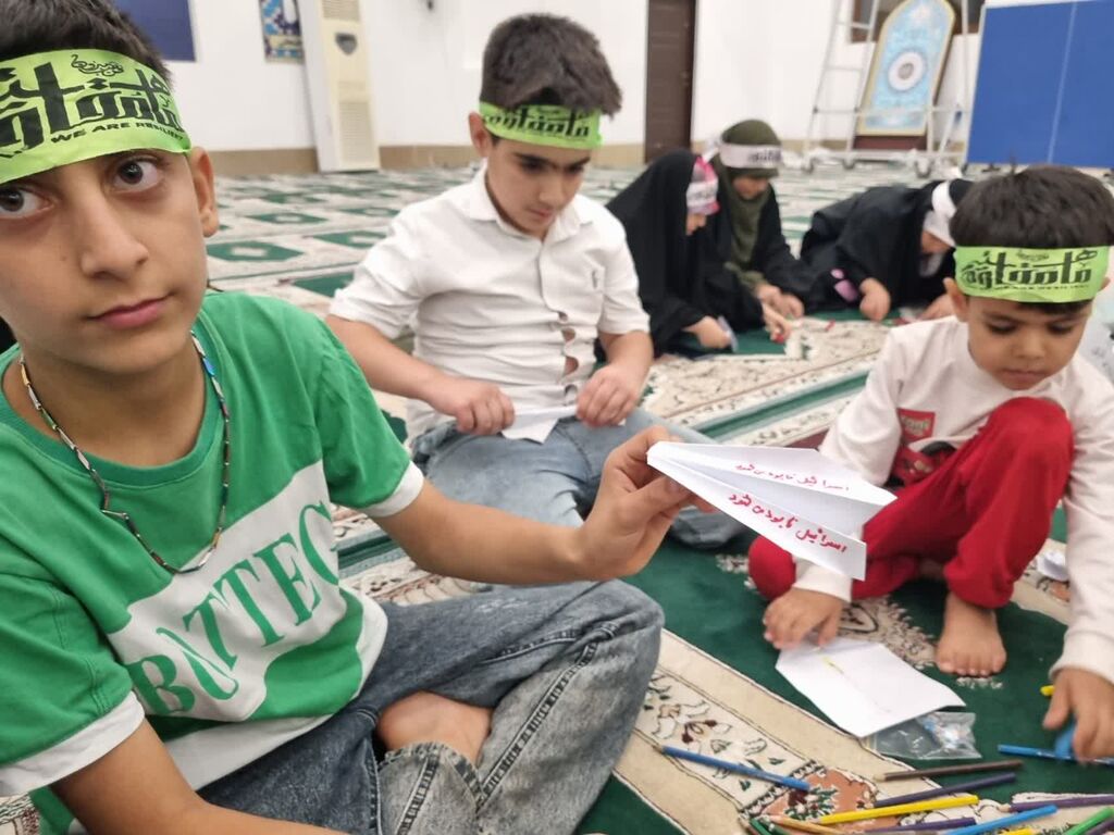 اجرای برنامههای مرکز سرپلذهاب در اجتماع مردمی حرم احمدبن اسحاق