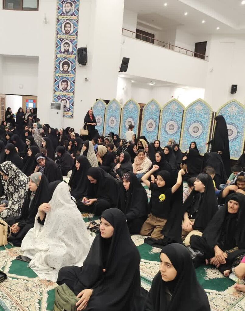 اجرای برنامههای مرکز سرپلذهاب در اجتماع مردمی حرم احمدبن اسحاق