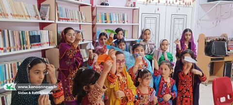 مربیان کانون پرورش فکری سیستان و بلوچستان در کنار کودکان و نوجوانان در روزهای سخت کشور