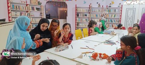 مربیان کانون پرورش فکری سیستان و بلوچستان در کنار کودکان و نوجوانان در روزهای سخت کشور