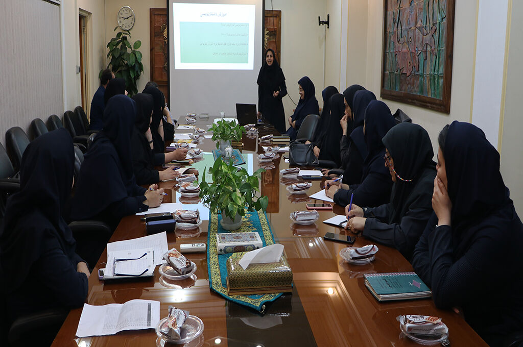 کارگاه آشنایی با عناصر داستاننویسی و شیوههای آموزش نوشتن خلاق