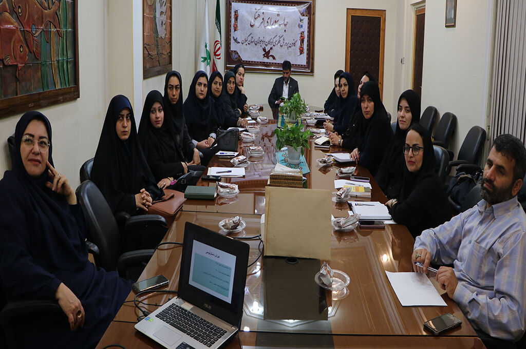 کارگاه آشنایی با عناصر داستاننویسی و شیوههای آموزش نوشتن خلاق