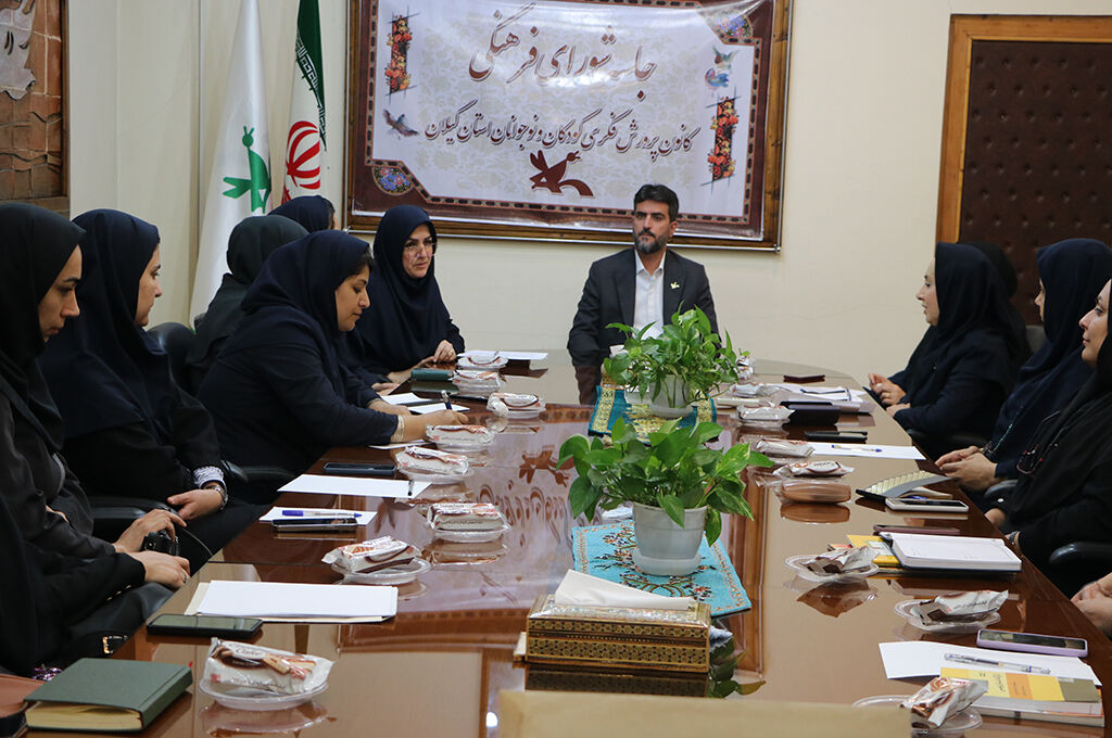 کارگاه آشنایی با عناصر داستاننویسی و شیوههای آموزش نوشتن خلاق