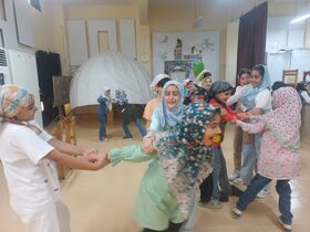 کودکان کازرون با بازی «دوست و دشمن» مفهوم دوستی و مقاومت را آموختند