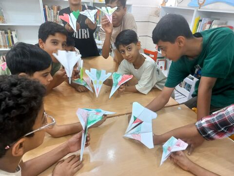 مشارکت اعضای کانون خوزستان در «پویش حریفت منم» با ساخت موشک کاغذی