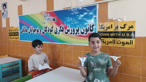 مشارکت اعضای کانون خوزستان در «پویش حریفت منم» با ساخت موشک کاغذی