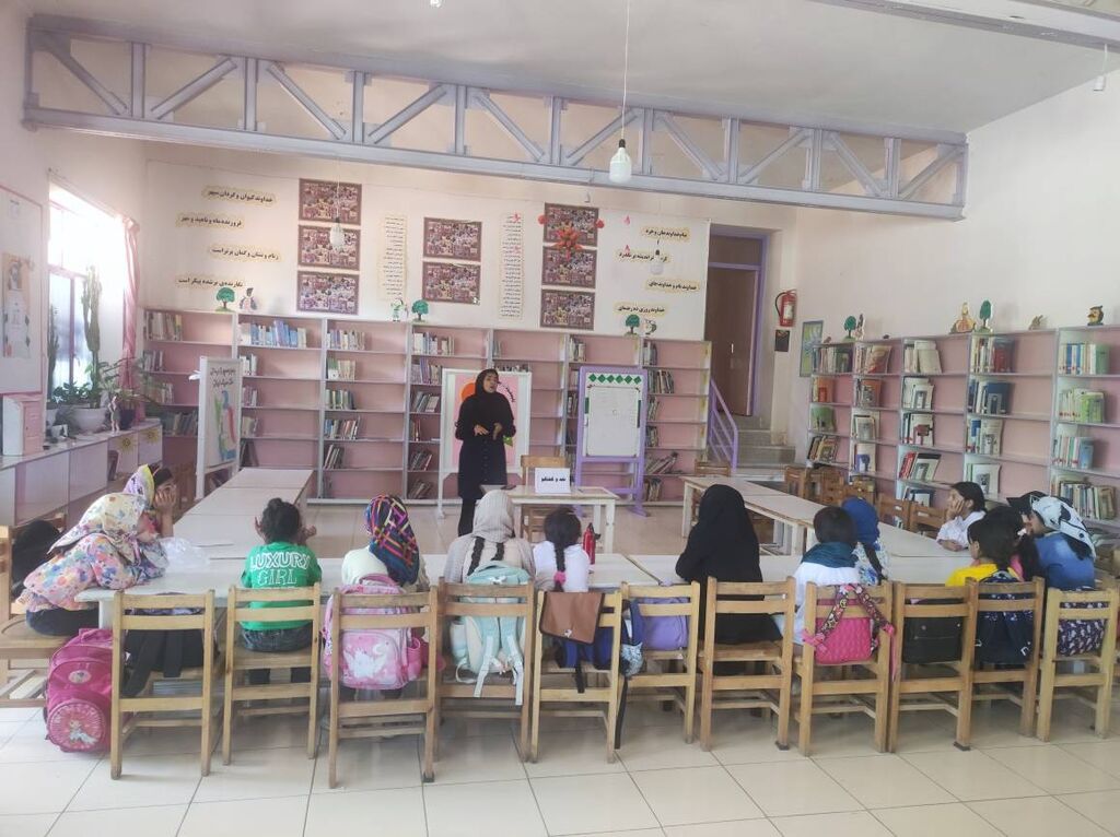 فعالیتهای فرهنگی و آموزشی ویژه کودکان در مراکز کانونهای اقلید و قیروکارزین