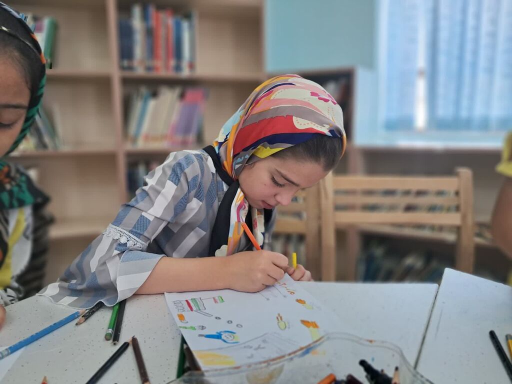 «ما همیشه در صحنه‌ایم»؛ کودکان بیارجمندی با هنر و دعا، عشق به میهن را فریاد زدند