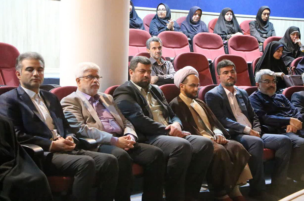 کانون گیلان به‌پاس همراهی در برگزاری نمایشگاه هفته قرآن و عترت تجلیل‌شد