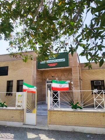 اهتزاز پرچم پر افتخار ایران همیشه سر افراز بر سر درب تمامی مراکز کانون هرمزگان