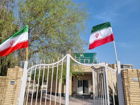 اهتزاز پرچم پر افتخار ایران همیشه سر افراز بر سر درب تمامی مراکز کانون هرمزگان