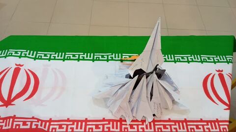 اهتزاز پرچم پر افتخار ایران همیشه سر افراز بر سر درب تمامی مراکز کانون هرمزگان