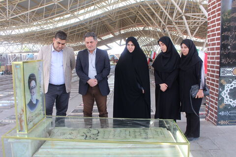 حضور اعضاء و کارکنان کانون پرورش فکری کودکان و نوجوانان استان آذربایجان شرقی در مراسم تشییع نوگلان شهید در جنایات وحشیانه رژیم سفاک صهیونیستی، در گلزار شهدای تبریز
