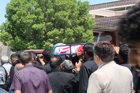 حضور اعضاء و کارکنان کانون پرورش فکری کودکان و نوجوانان استان آذربایجان شرقی در مراسم تشییع نوگلان شهید در جنایات وحشیانه رژیم سفاک صهیونیستی، در گلزار شهدای تبریز