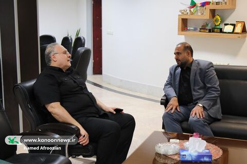 نشست شاعران کودک و نوجوان مراکز کانون ساری با افشین علا