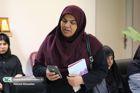نشست شاعران کودک و نوجوان مراکز کانون ساری با افشین علا