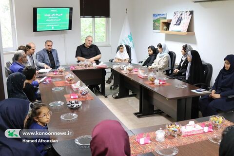 نشست شاعران کودک و نوجوان مراکز کانون ساری با افشین علا