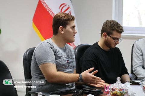نشست شاعران کودک و نوجوان مراکز کانون ساری با افشین علا