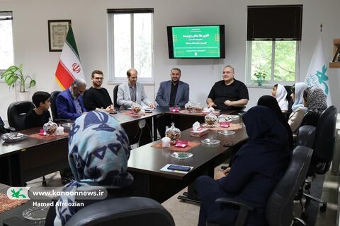 نشست شاعران کودک و نوجوان مراکز کانون ساری با افشین علا