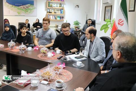 نشست شاعران کودک و نوجوان مراکز کانون ساری با افشین علا