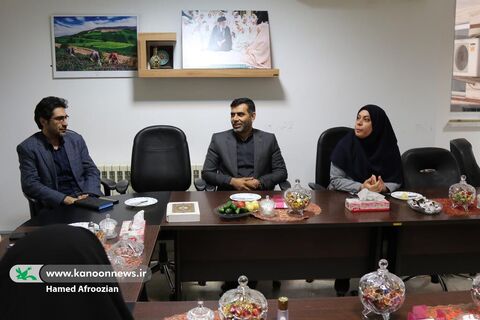 نشست شاعران کودک و نوجوان مراکز کانون ساری با افشین علا