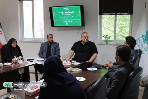 نشست شاعران کودک و نوجوان مراکز کانون ساری با افشین علا