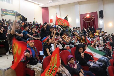 همزمان با سوم ماه محرم برگزاری سومین گردهمایی کودکان عاشورایی در مجتمع شهید فرخی کانون پرورش فکری کودکان و نوجوانان ارومیه با حضور کودکان و نوجوانان و خانواده ها