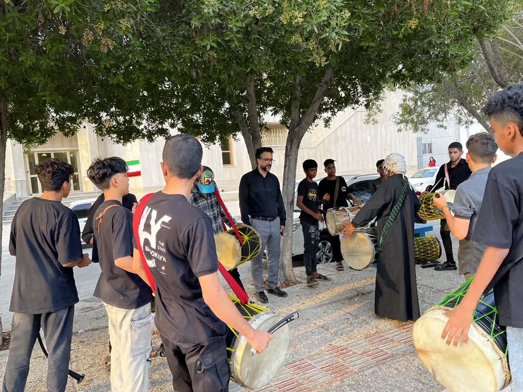 گرامیداشت یاد شهدای مقاومت و خدمت در سومین گرد همایی کودکان عاشورایی هرمزگان