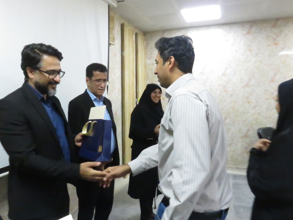 از کانون یاران برتر استان هرمزگان در رویداد ملی کانون یاری تجلیل شد