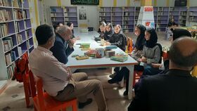 نماینده شهرستان رزن-درگزین به کانون دمق، رزن و درگزین وسایل بازی اهدا کرد
