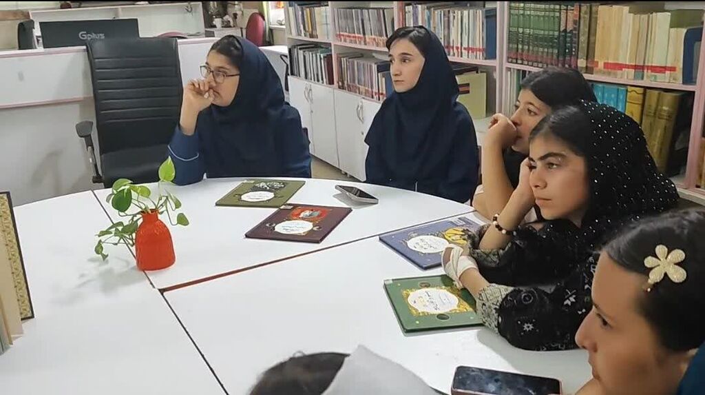 ویژهبرنامه «ماه شعر خرداد» با محوریت بزرگداشت فردوسی در زنجان برگزار شد