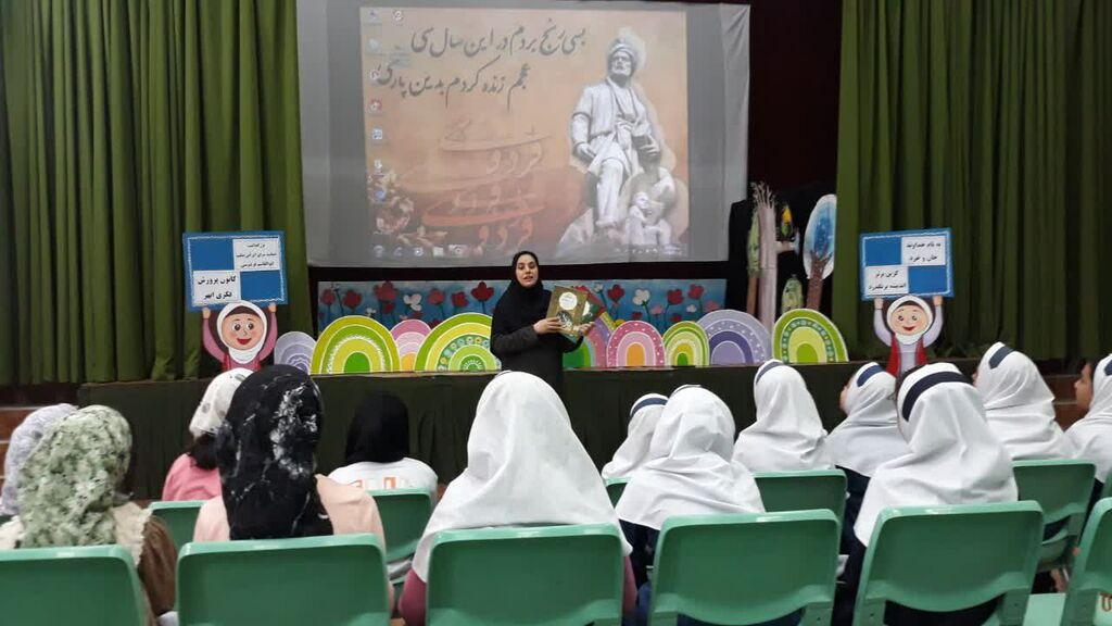 ویژهبرنامه «ماه شعر خرداد» با محوریت بزرگداشت فردوسی در زنجان برگزار شد