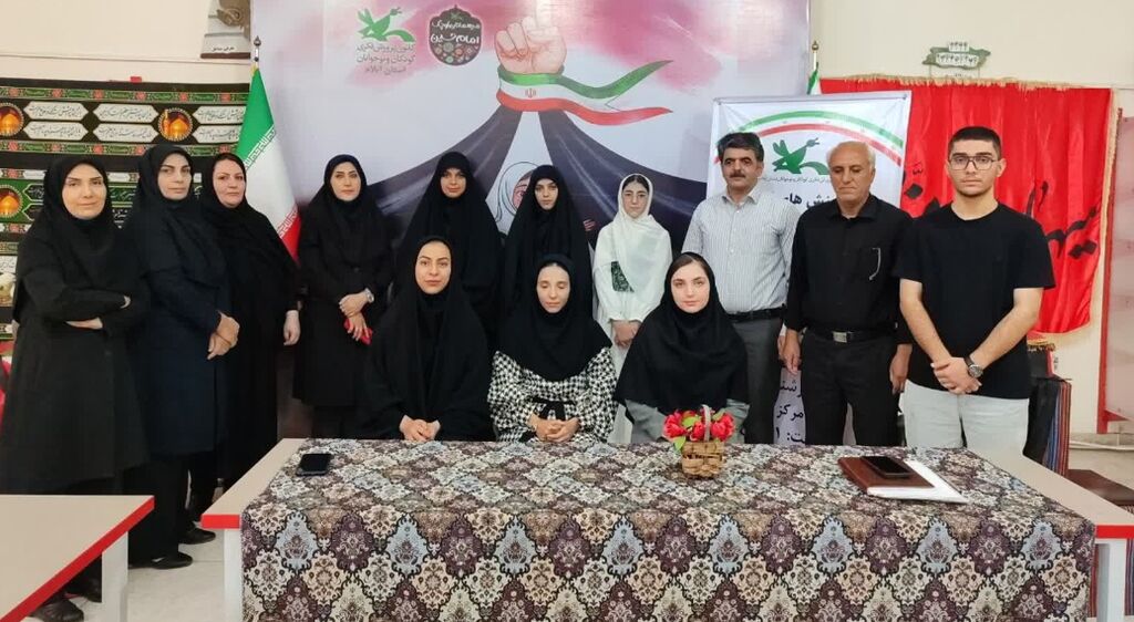 نشست ادبی «من اینجا ریشه در خاکم» در کانون استان ایلام