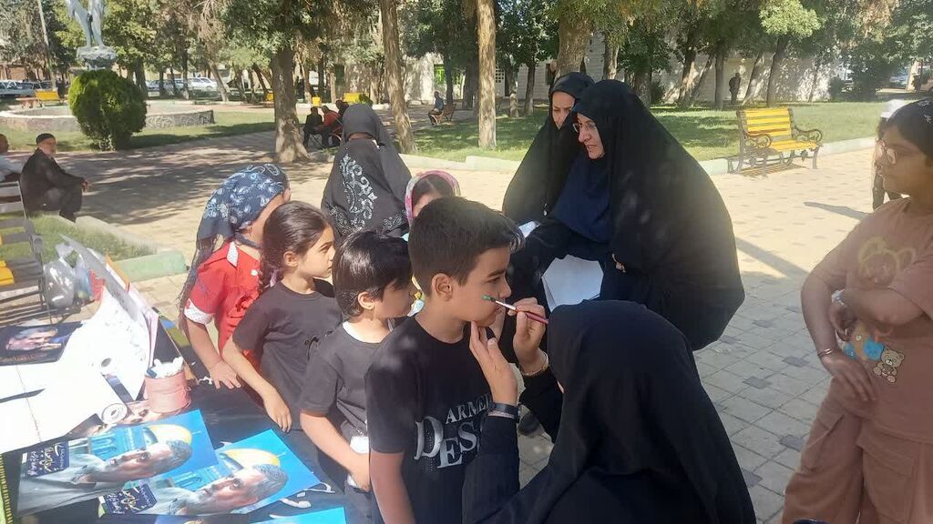 برپایی ایستگاه فرهنگی مرکز سنقر در مراسم تشییع با شکوه شهید ایزدی