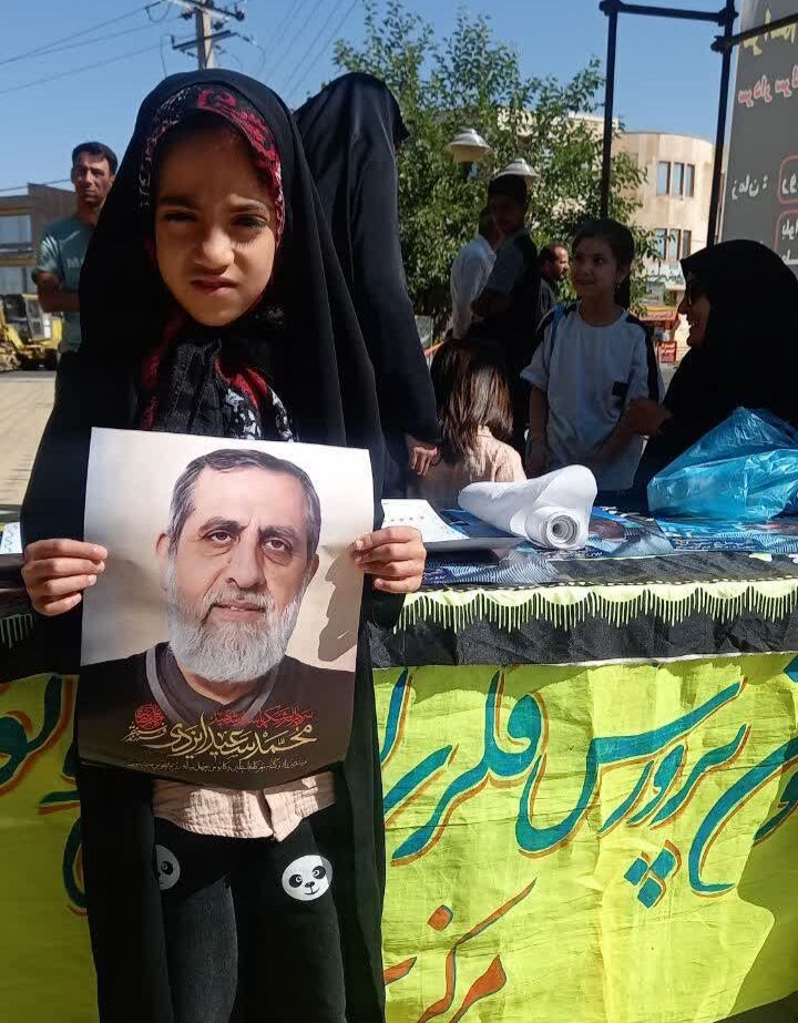 برپایی ایستگاه فرهنگی مرکز سنقر در مراسم تشییع با شکوه شهید ایزدی