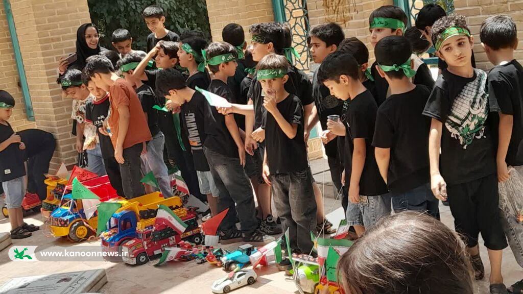 سومین گردهمایی کودکان عاشورایی به یاد شهدای کودک و نوجوان در اردکان برگزار شد
