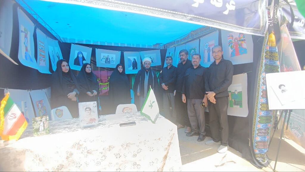 نمایشگاه امر به معروف و نهی ازمنکرکانون درمصلای شهر ایلام