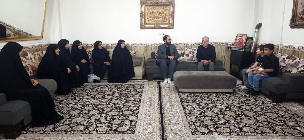 دیدار سرپرست کانون همدان با خانواده شهید امین کرمی