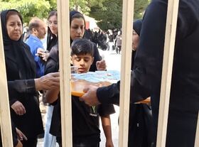 «نذر آب» در مرکز شماره ۱ اسلام‌آباد غرب به‌مناسبت عاشورای حسینی