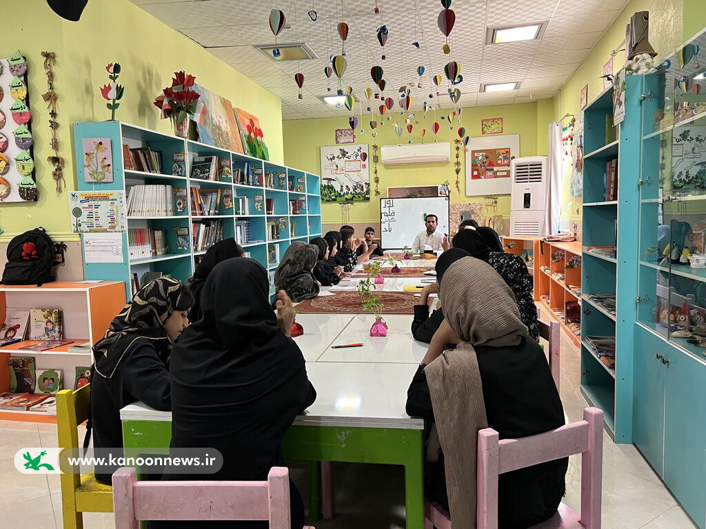گرامیداشت روز قلم در مرکز سیراف با حضور شاعر و نویسنده بومی