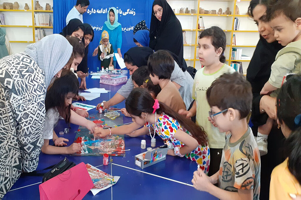 کارگاه مادر و کودک با عطر میهندوستی و رنگ خلاقیتورزی