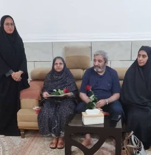 دیدار مسئول مرکز حاجی آباد با خانواده شهید والا مقام "منصور عامری"