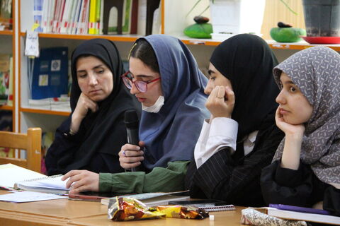 نشست نقد و بررسی رمان« شمشیر نقره ای» به مناسبت روز ملی ادبیات کودک و نوجوان